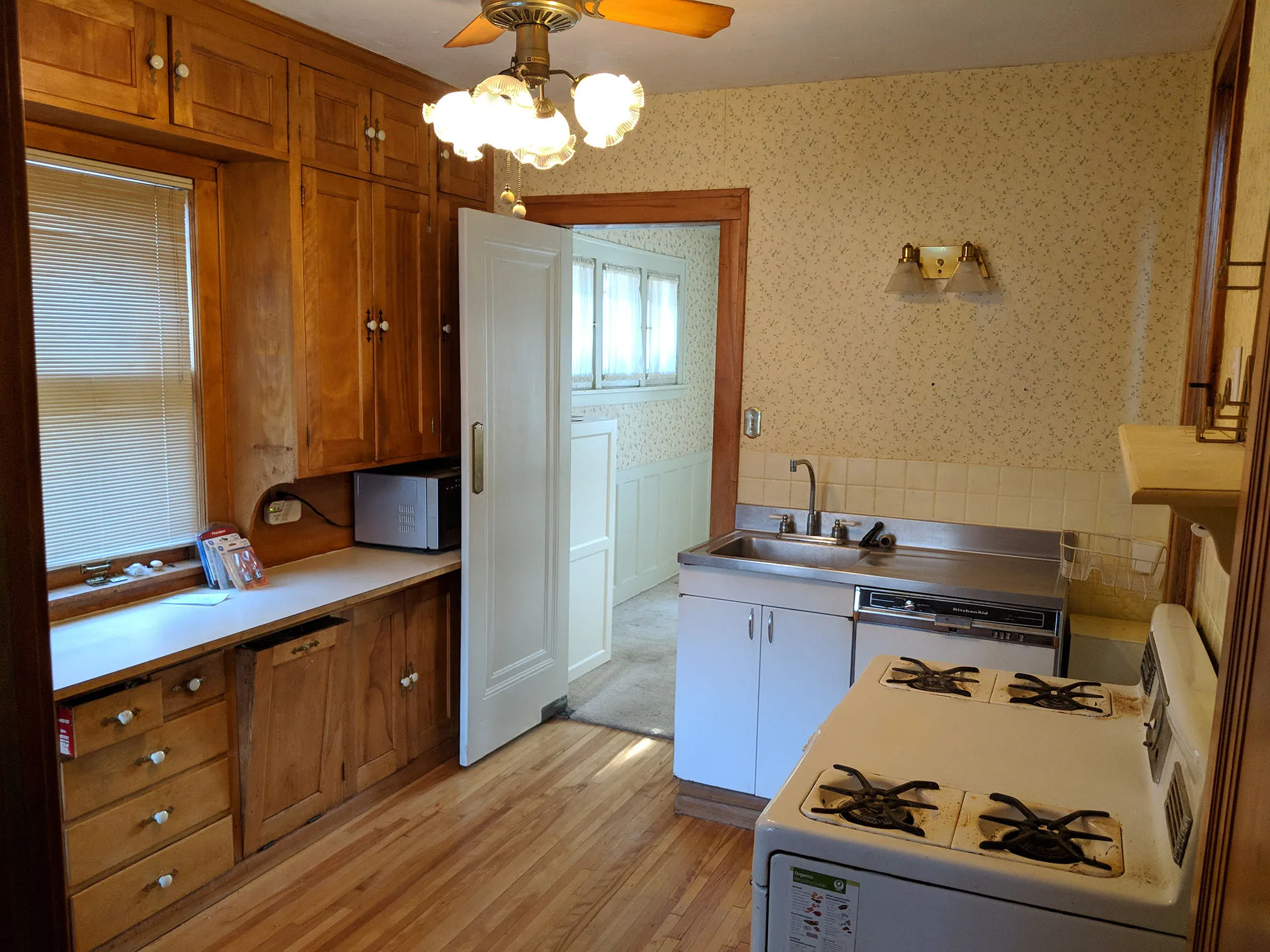 Kitchen, before renovation
