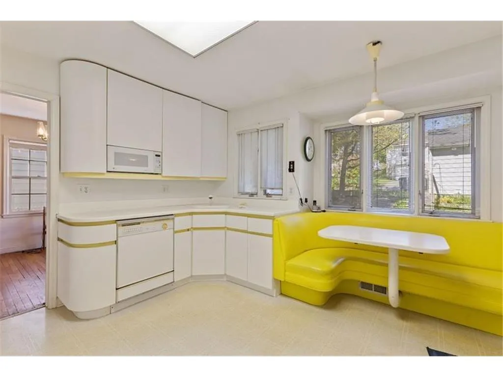 Kitchen, before renovation