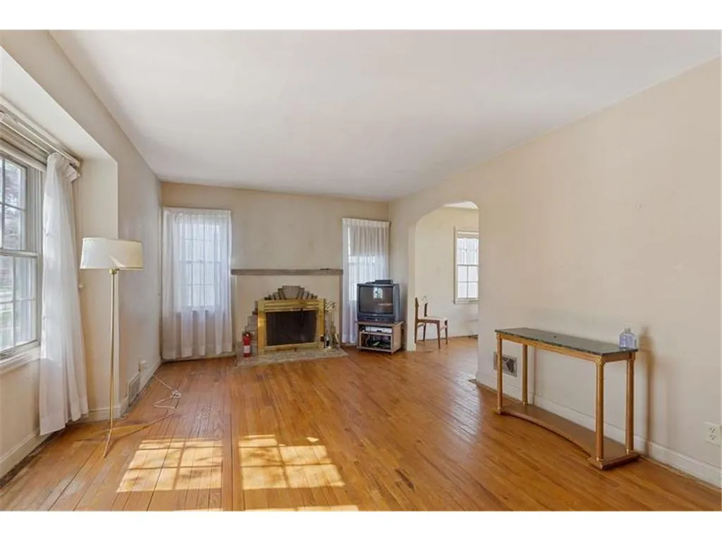 Living Area, before renovation
